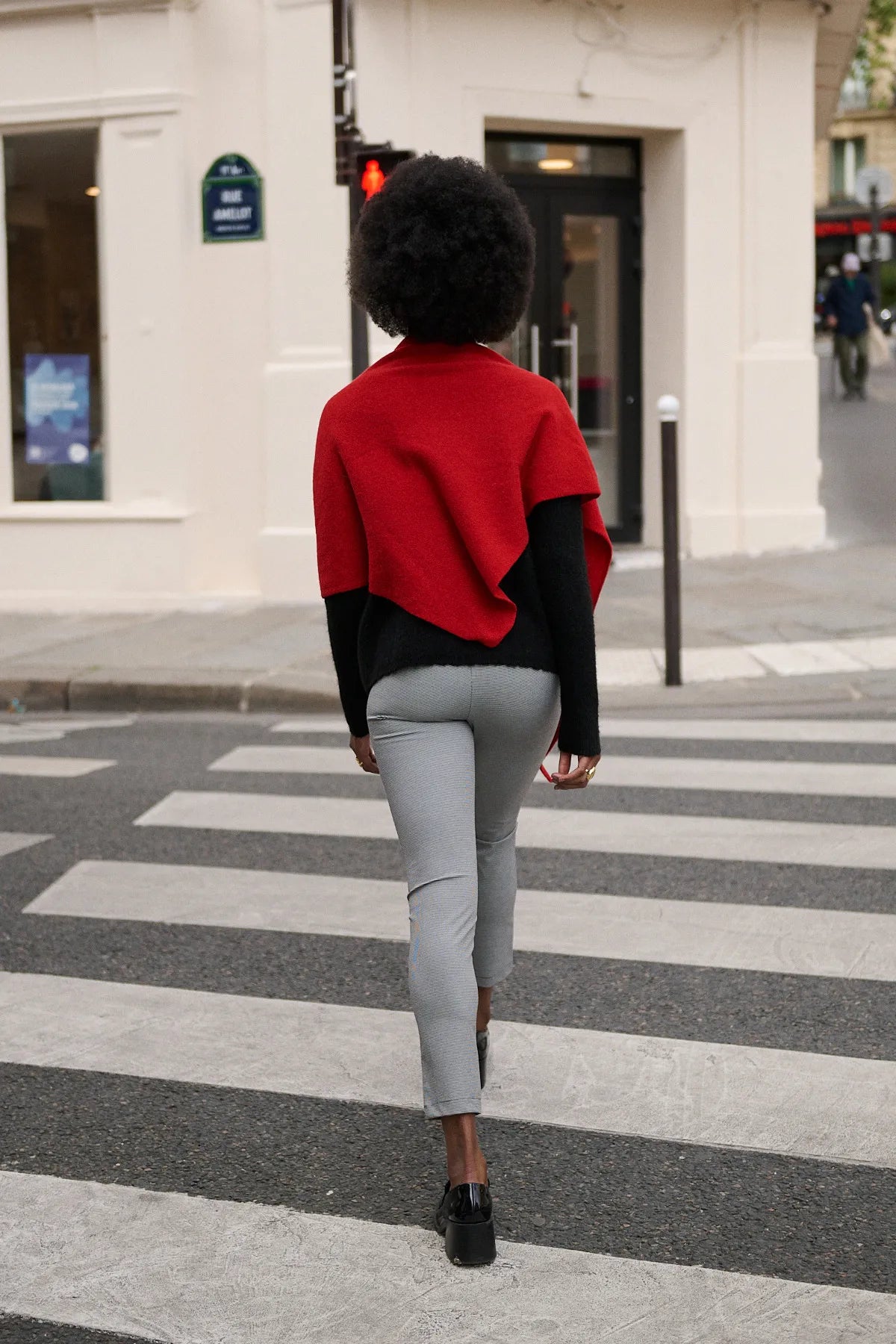 Dos du gilet Bruna noir, finitions festonnées