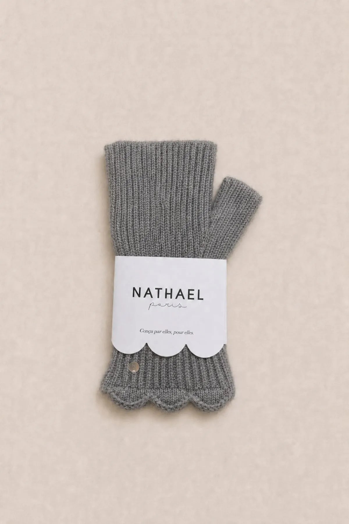 Paire de mitaines Marise gris avec le packaging Nathael Paris