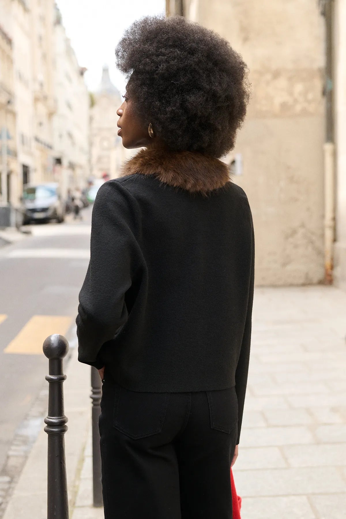Dos du cardigan Alix noir/brun, coupe droite courte