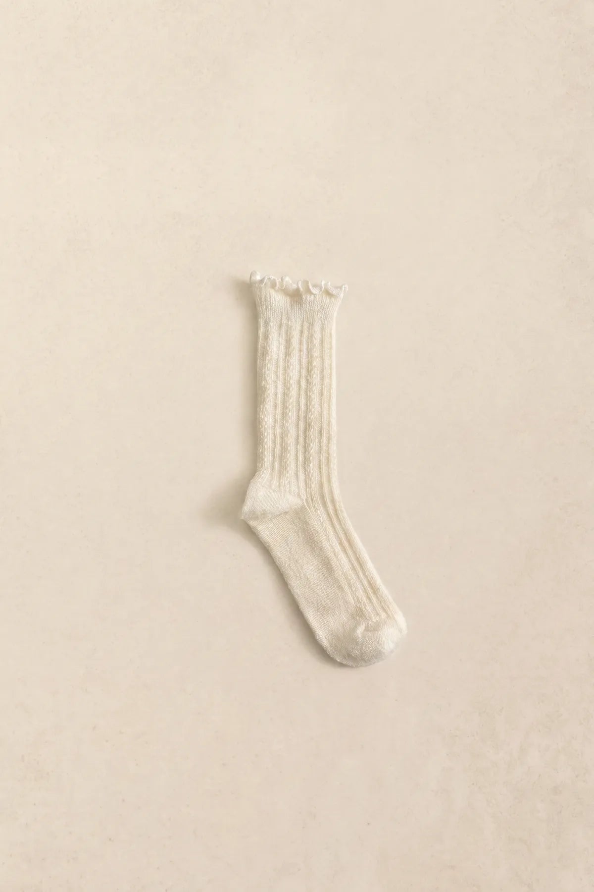 Chaussette La Pointelle écru pointelle et ajouré photographiée à plat