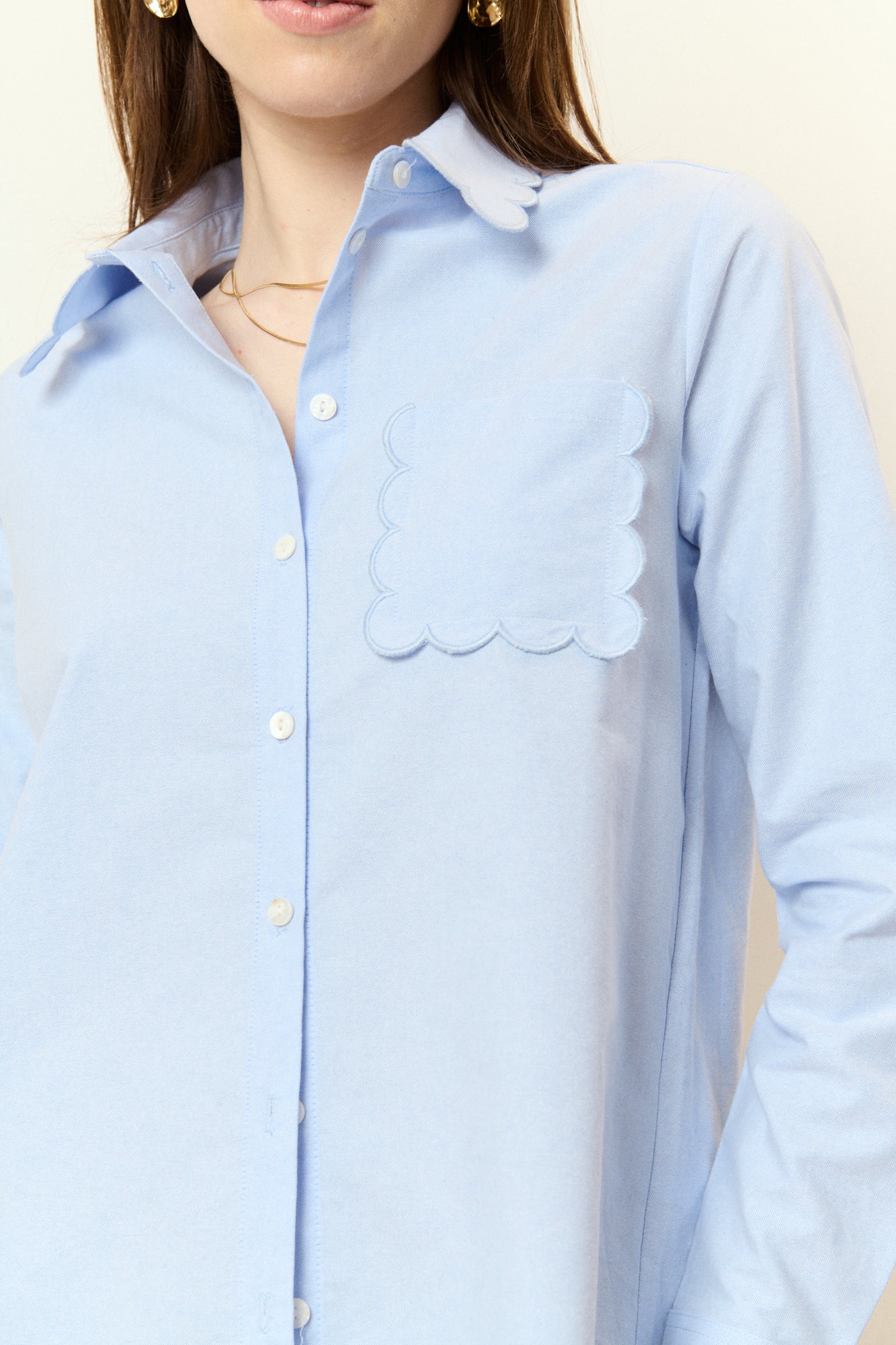 Chemise femme bleu ciel 100% coton festonné