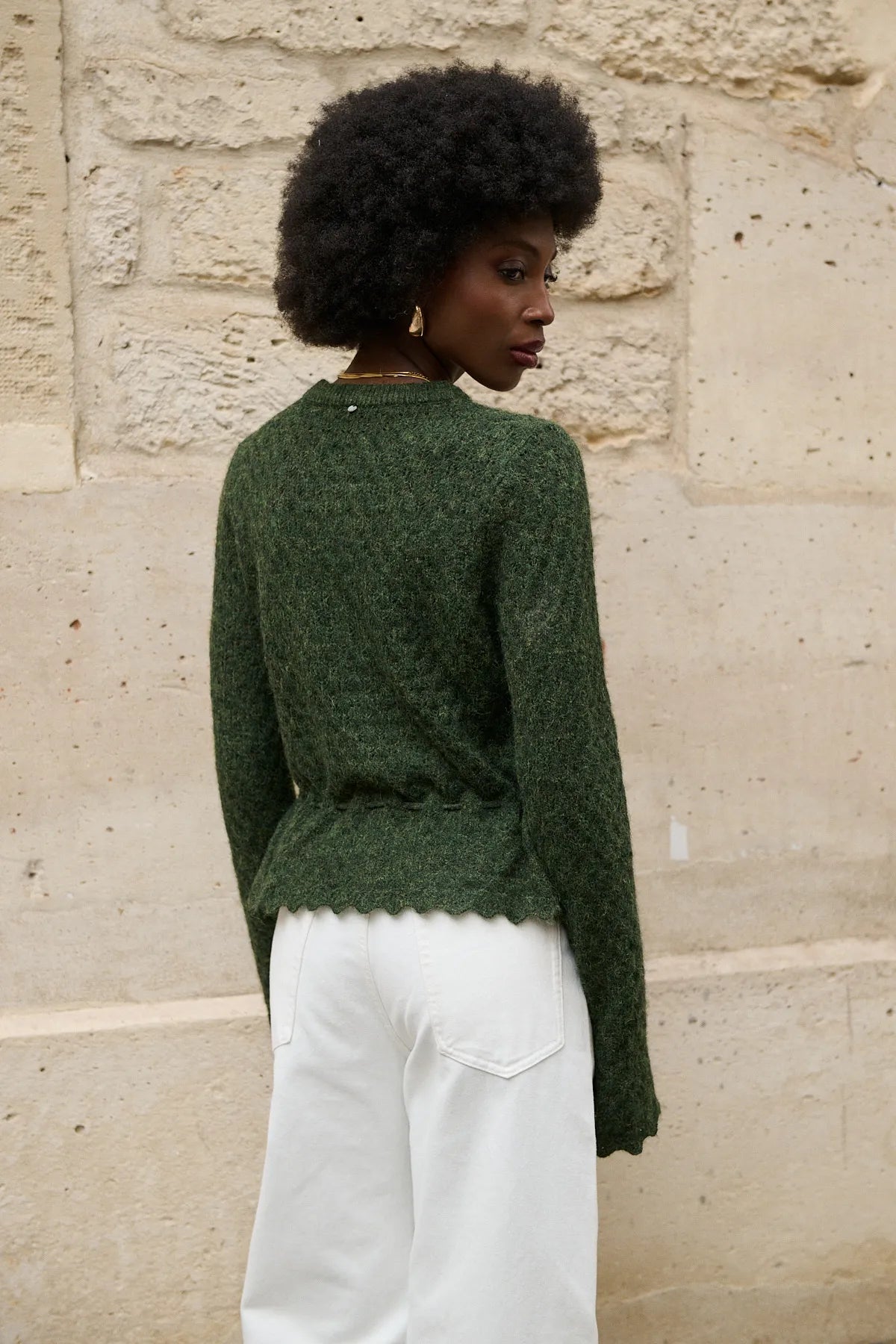 Dos du cardigan Océane olive, coupe cintrée en laine mélangée