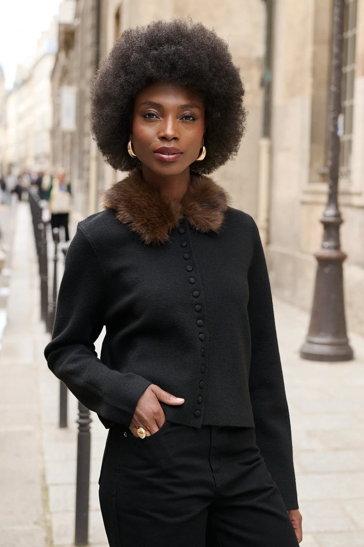 Mannequin en cardigan Alix noir/brun, boutons recouverts