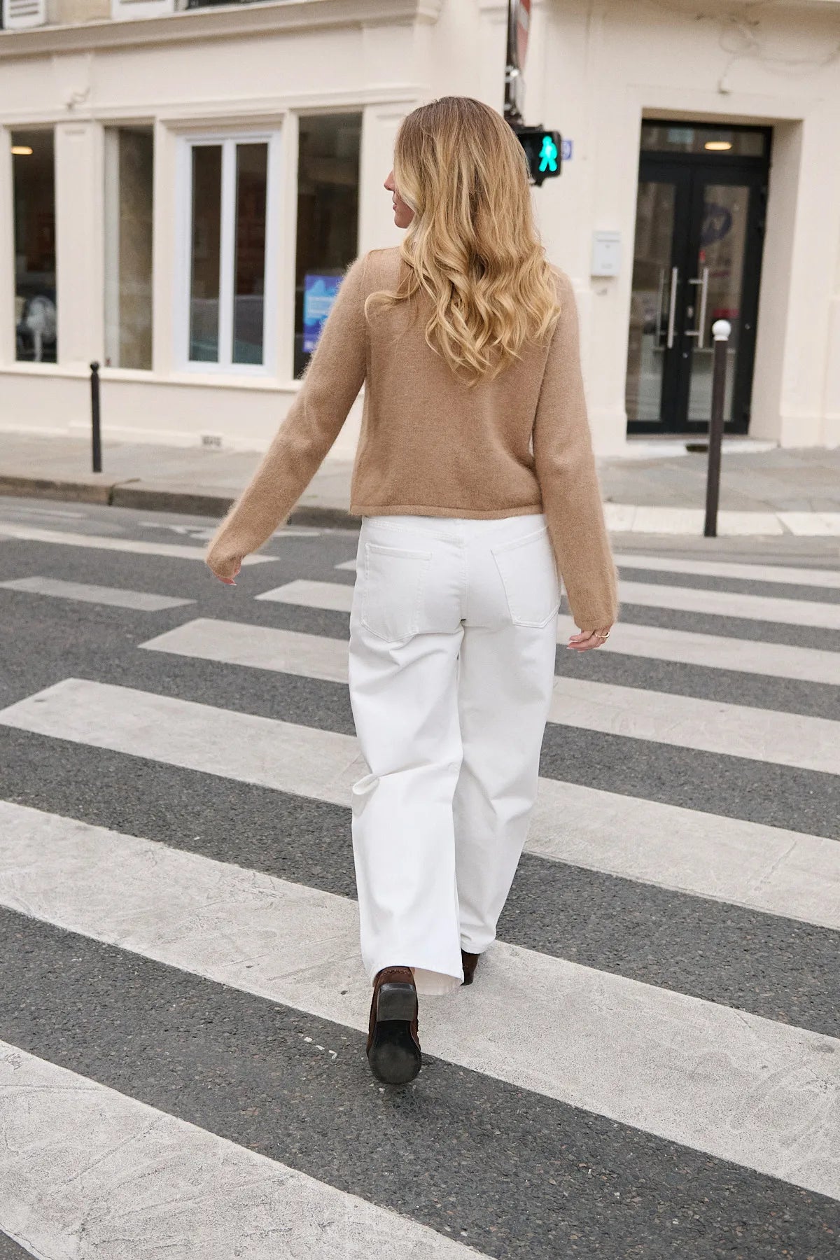 Dos du cardigan Anaïs taupe, coupe en angora mélangé